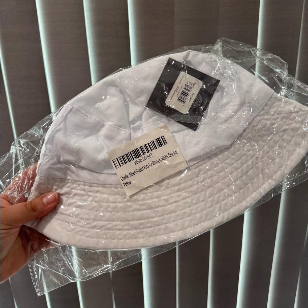 FINAL SALE✨
ORLY unixes White Bucket Hat - Picture 4 of 8